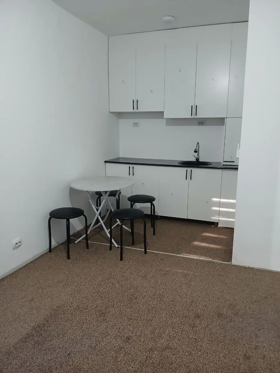 Сдается 1-комнатная квартира − 35 м²