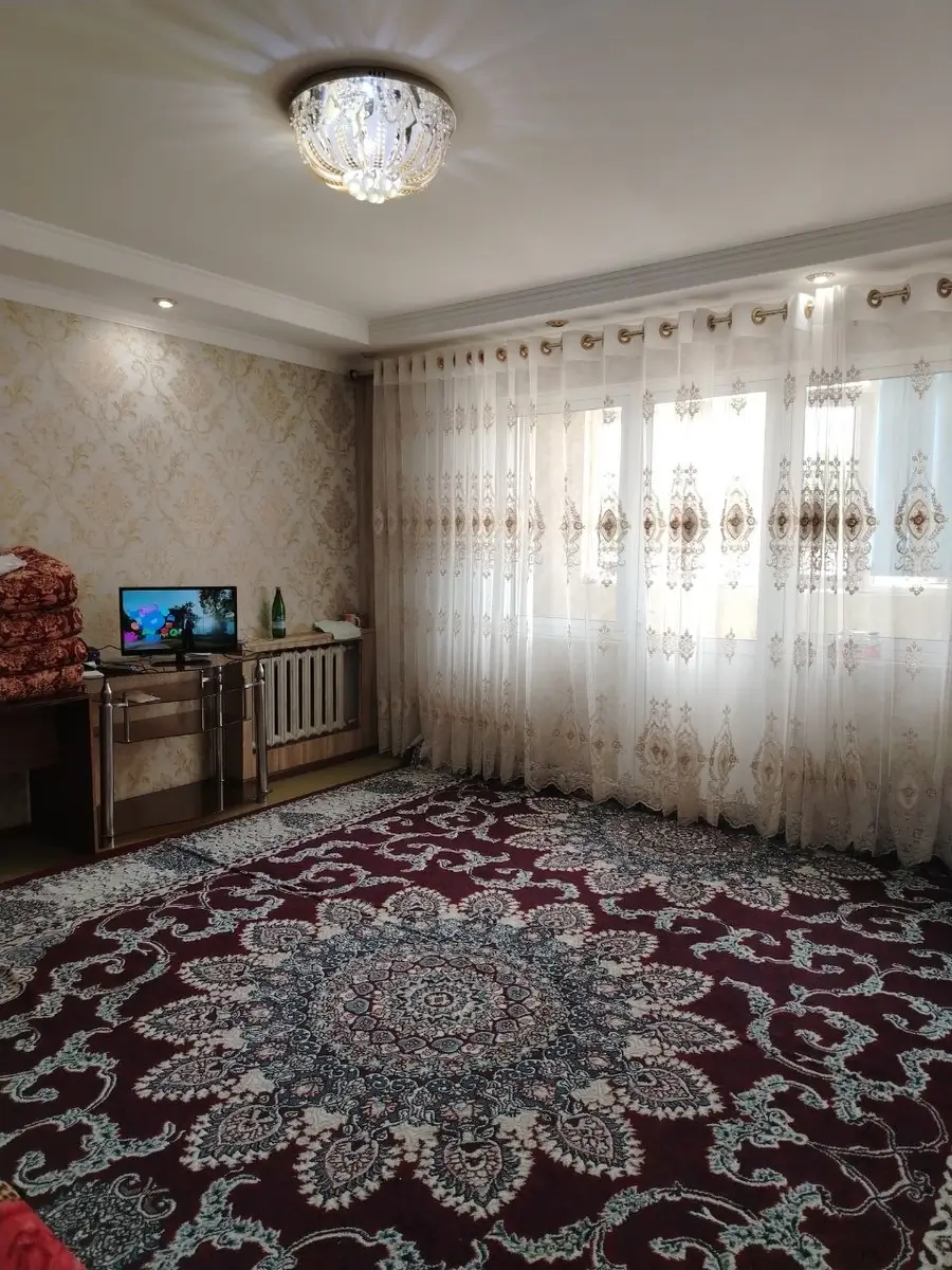4 xonali kvartira sotiladi − 100 m²