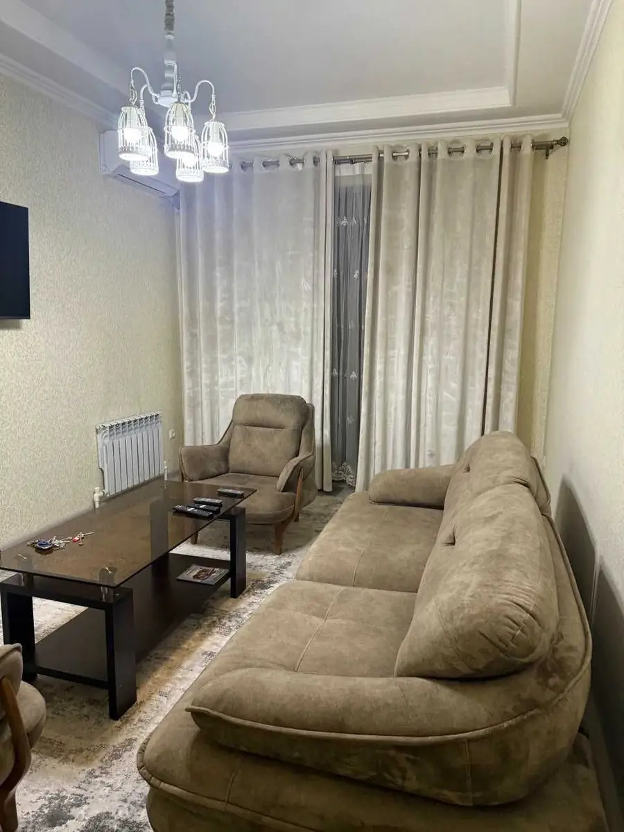 Сдается 3-комнатная квартира − 90 м²