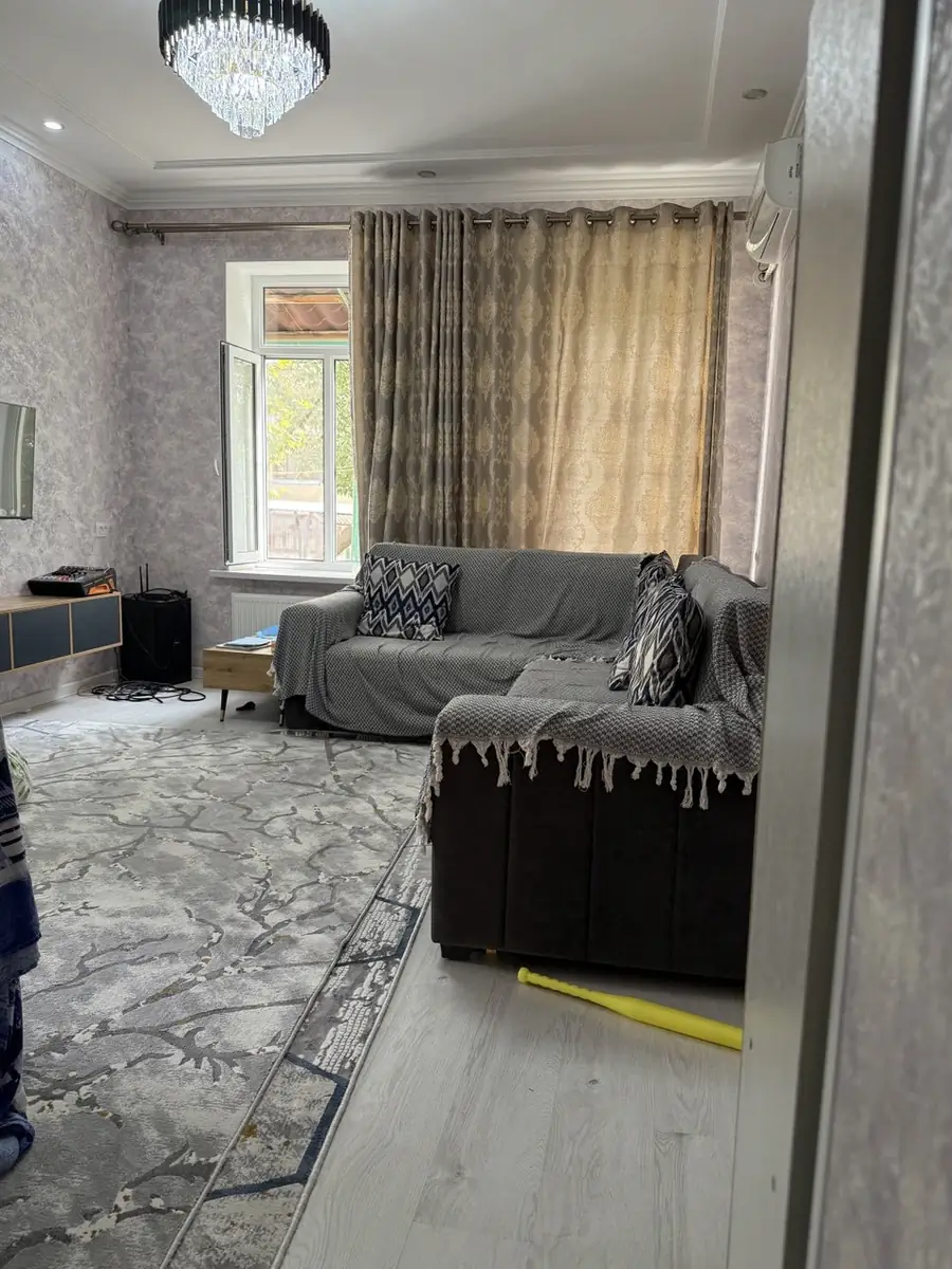 3 xonali kvartira sotiladi − 82 m²