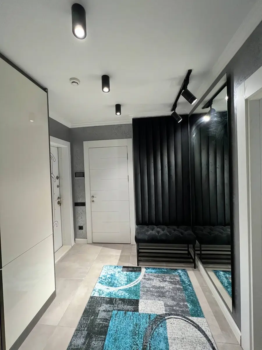 Сдается 2-комнатная квартира − 57 м²