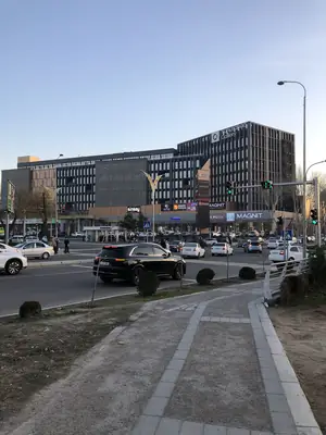 3 xonali kvartira sotiladi − 73 m²