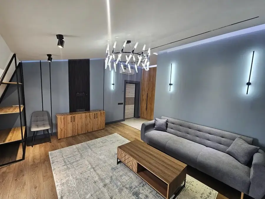 2 xonali kvartira sotiladi − 49 m²