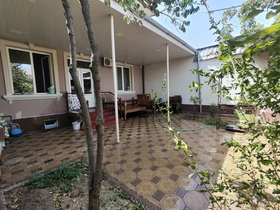 2 qavatli uy sotiladi − 3.7 m²
