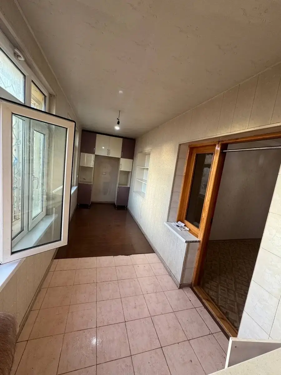Продается Более 5-комнатная квартира − 111 м²