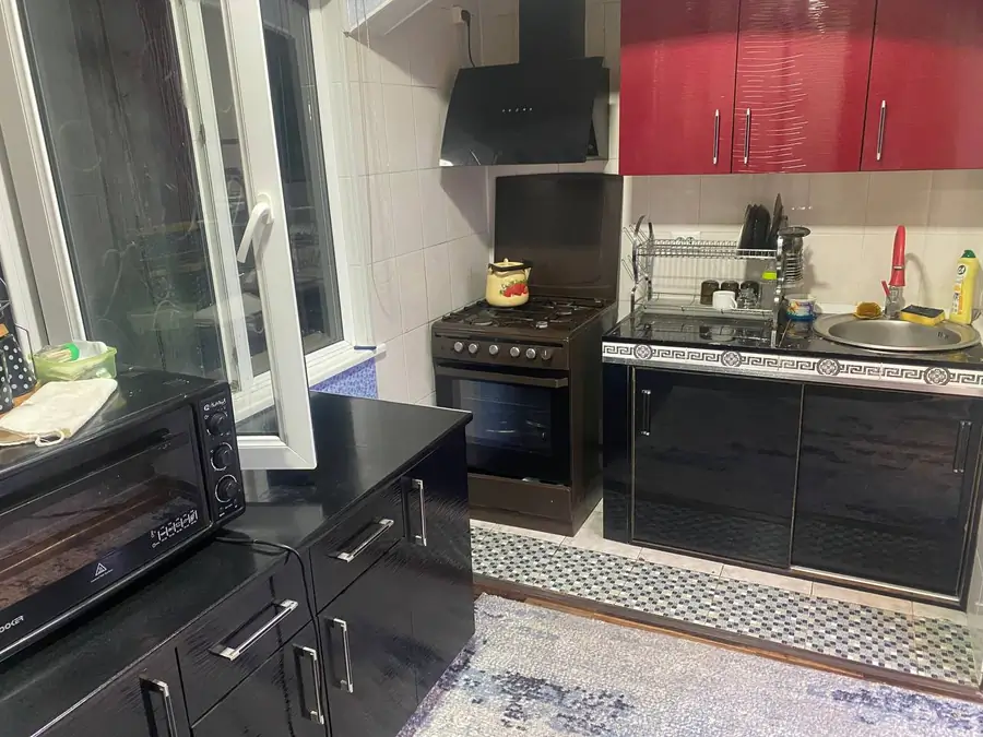 4 xonali kvartira sotiladi − 92 m²