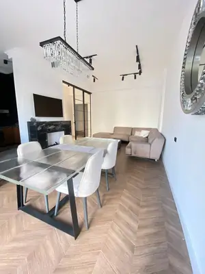 3-комнатная квартира − 122 м², 1/8 этаж