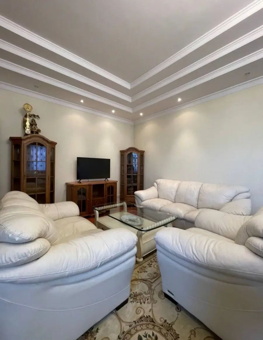 Ijaraga 3 qavatli uy − 600 m²