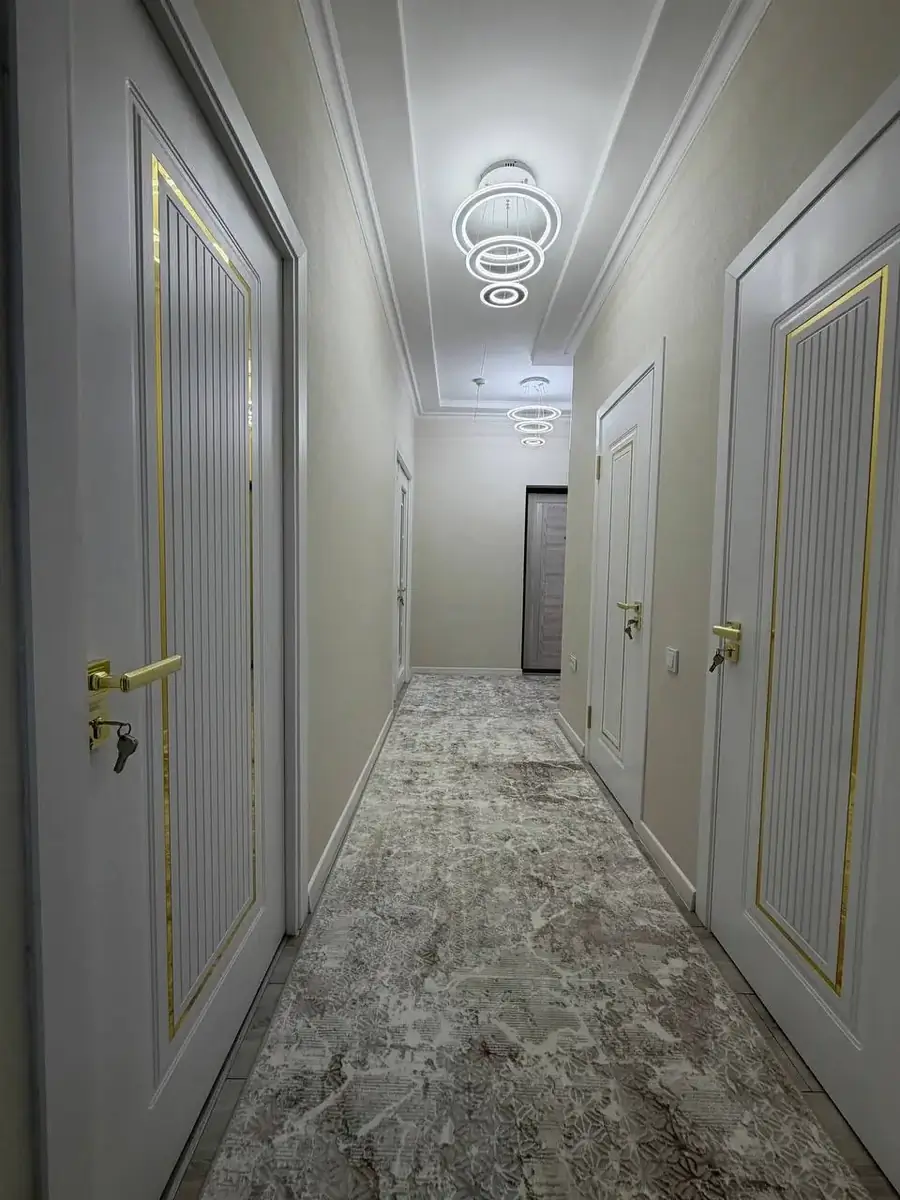 Продается 2-комнатная квартира − 65 м²