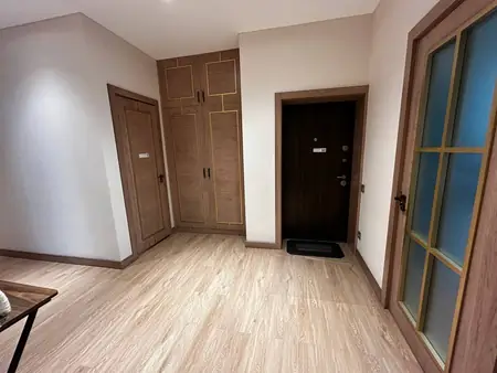 Более 5-комнатная квартира − 202 м², 1/6 этаж