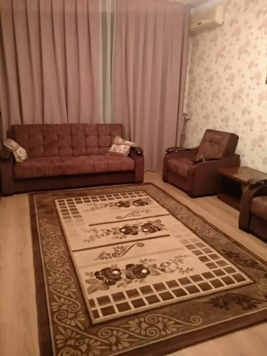 Сдается 3-комнатная квартира − 90 м²