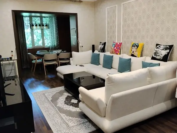 3 xonali kvartira sotiladi − 80 m²