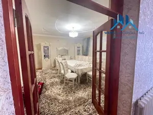 Ijaraga 2 qavatli uy − 370 m²