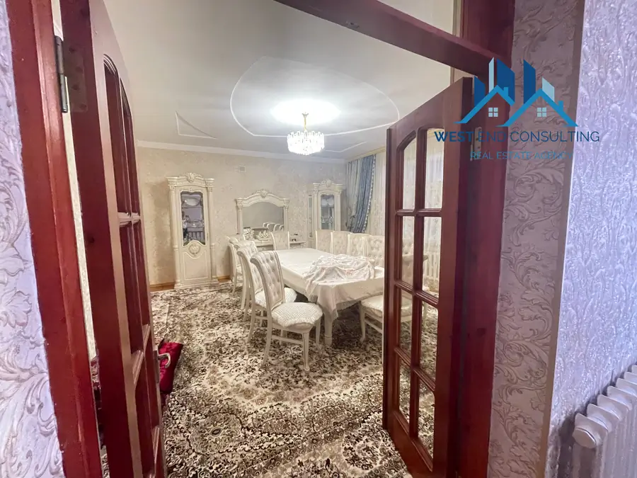 Ijaraga 2 qavatli uy − 370 m²