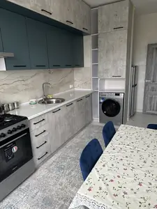 Сдается 4-комнатная квартира − 80 м²