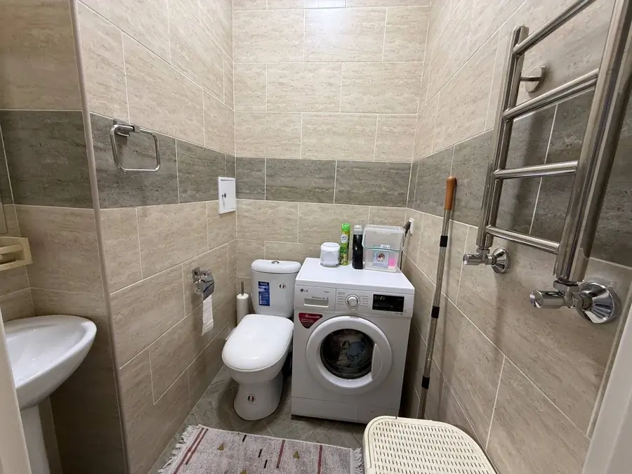 3 xonali kvartira sotiladi − 75 m²