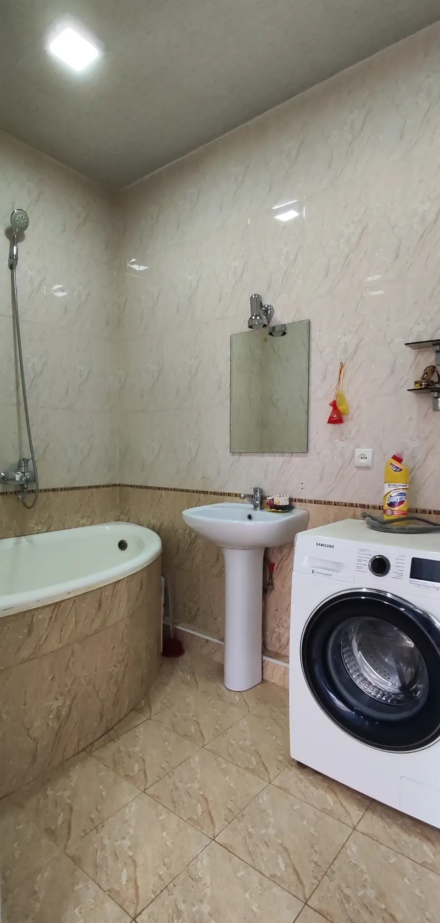 Продается 2-комнатная квартира − 65 м²