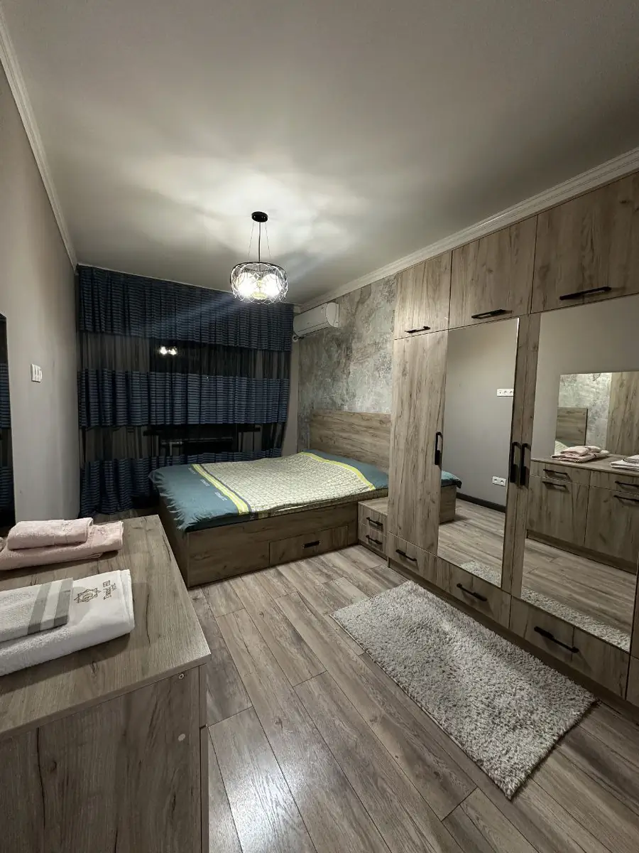 4 xonali kvartira sotiladi − 96 m²