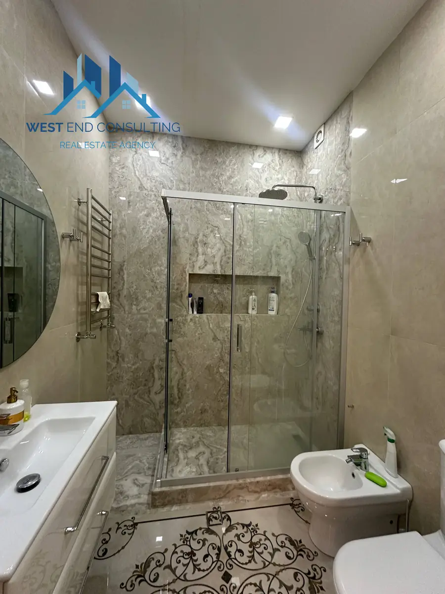 3 qavatli uy sotiladi − 400 m²