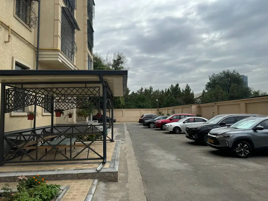 Продается 2-комнатная квартира − 62 м²