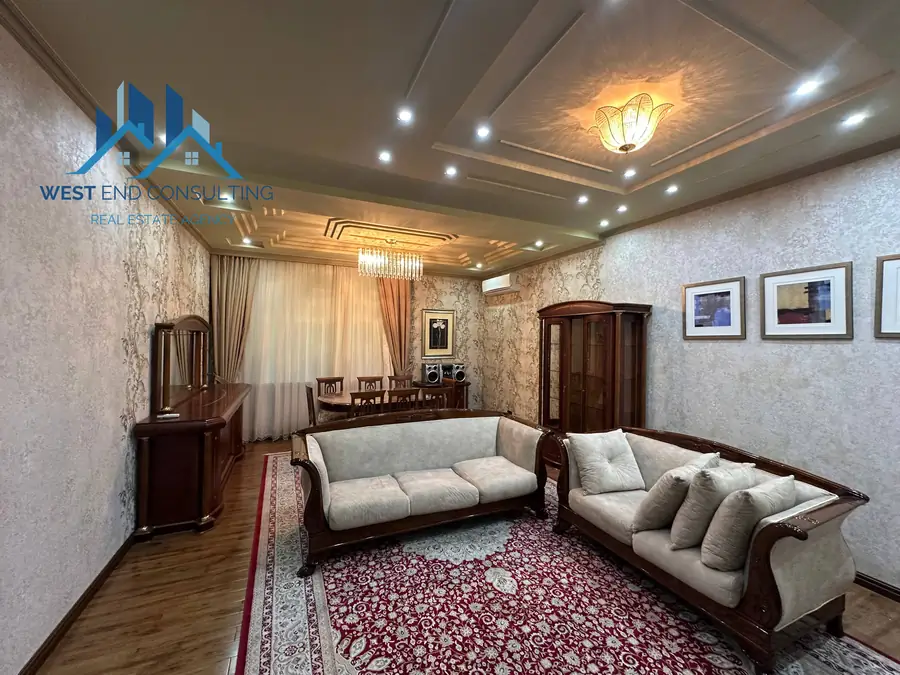 Сдается Более 5-комнатная квартира − 160 м²
