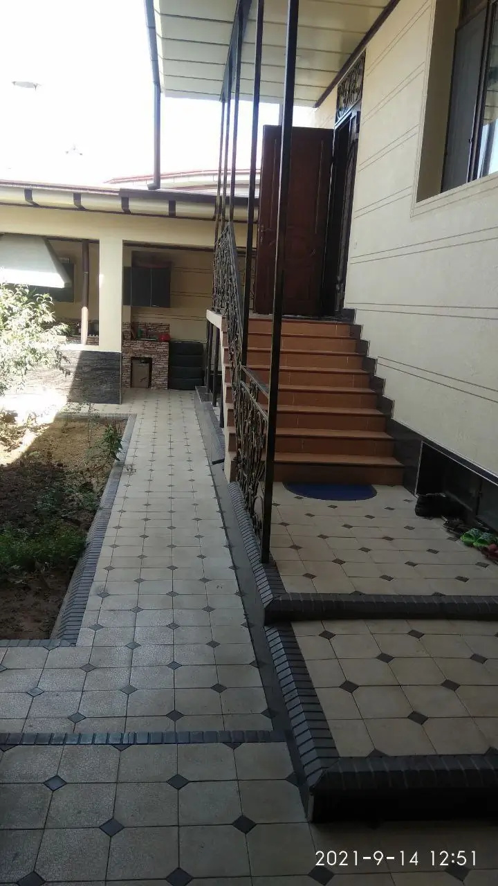 Ijaraga 2 qavatli uy − 460 m²