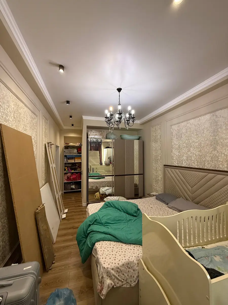 Продается 4-комнатная квартира − 106 м²