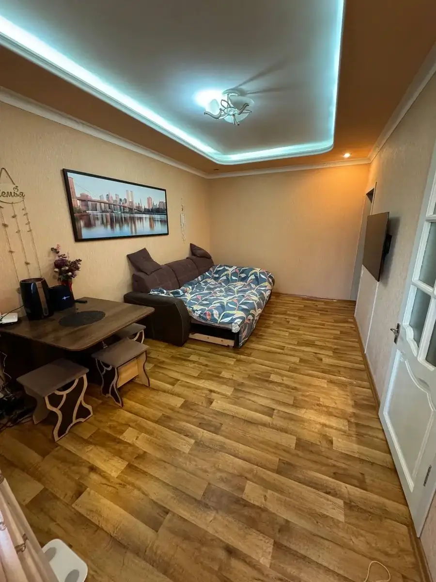 Продается 1-комнатная квартира − 35.5 м²