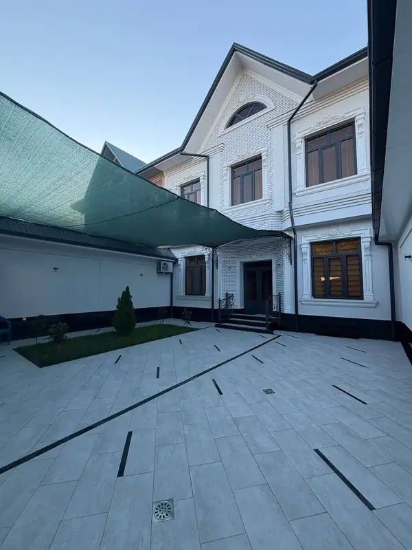 3 qavatli uy sotiladi − 360 m²