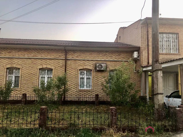 2 qavatli uy sotiladi − 800 m²