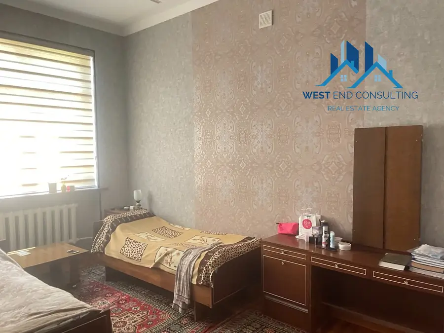 Ijaraga 2 qavatli uy − 370 m²