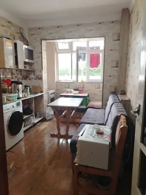 4 xonali kvartira sotiladi − 100 m²