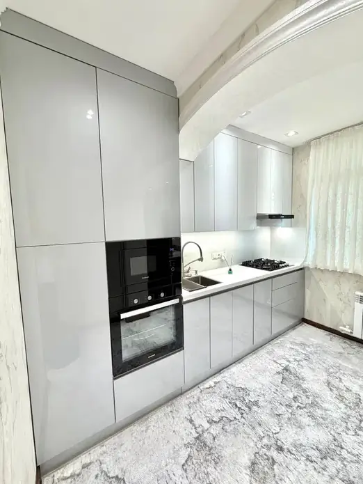 Продается 3-комнатная квартира − 72 м²