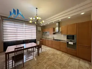 Сдается 3-комнатная квартира − 160 м²