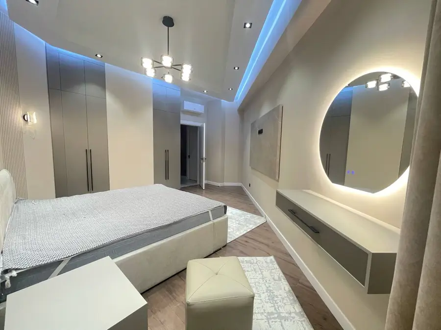 3 xonali kvartira sotiladi − 90 m²