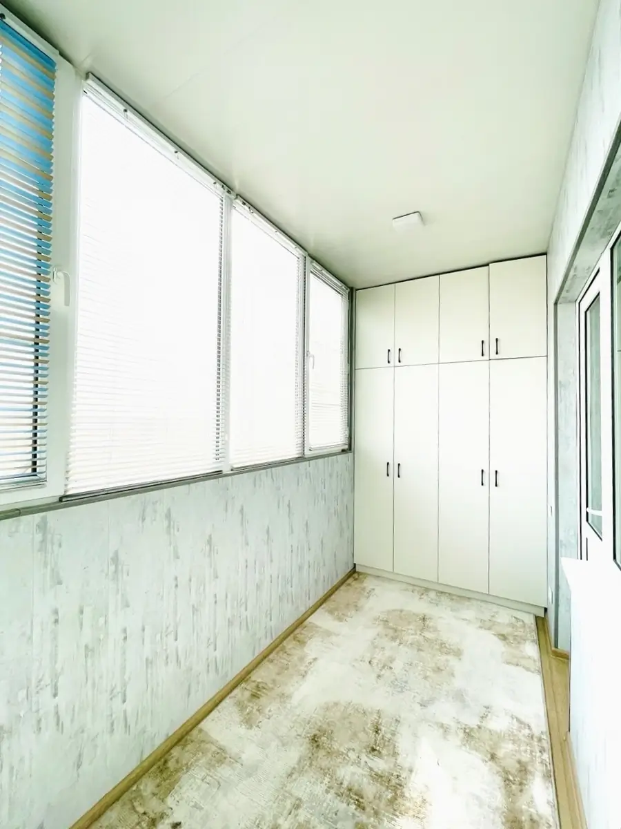 Продается 2-комнатная квартира − 65 м²