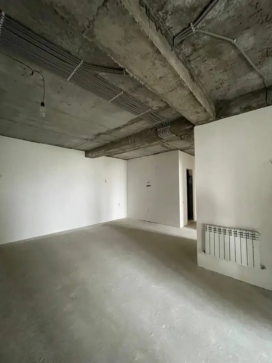 Продается 3-комнатная квартира − 180 м²