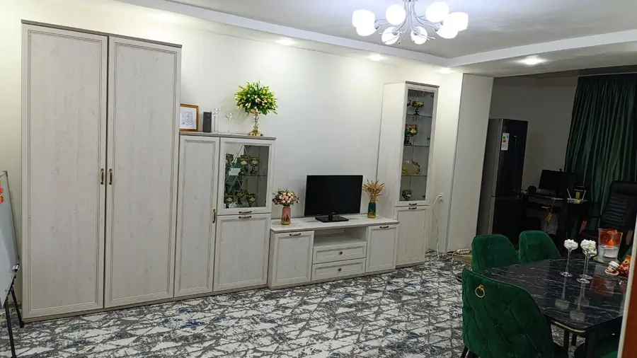 Продается 2-комнатная квартира − 57 м²