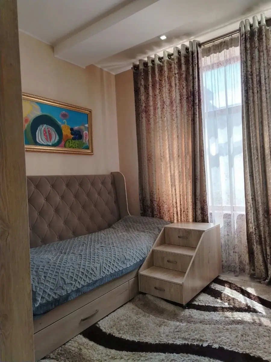 Продается 4-комнатная квартира − 107 м²