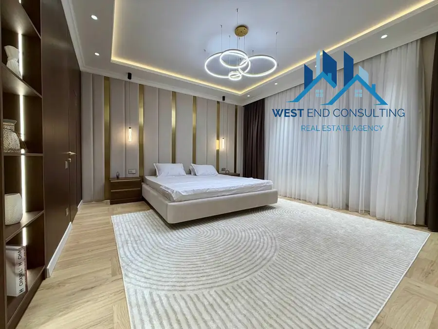 4 xonali kvartira sotiladi − 130 m²