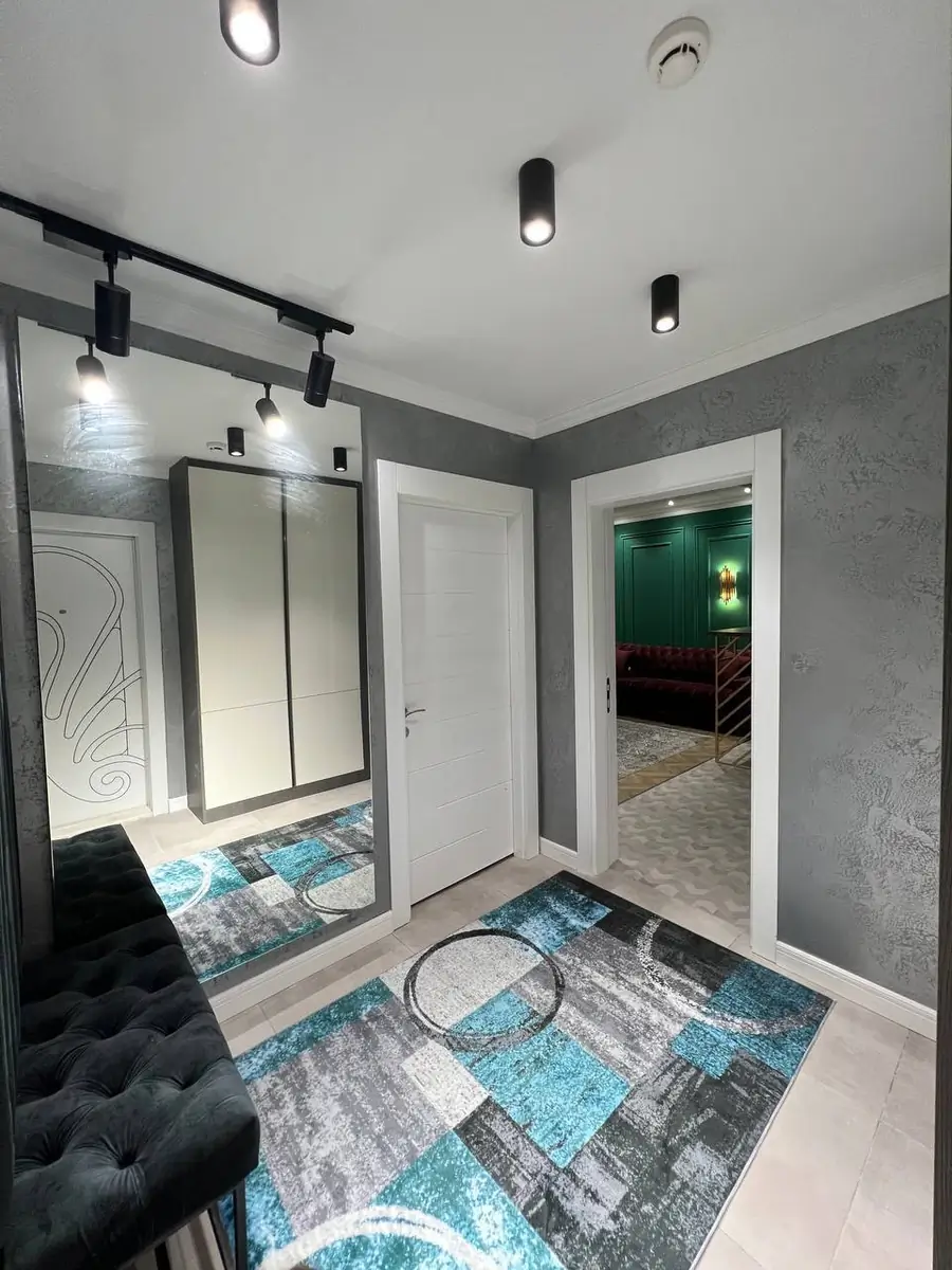 Сдается 2-комнатная квартира − 57 м²
