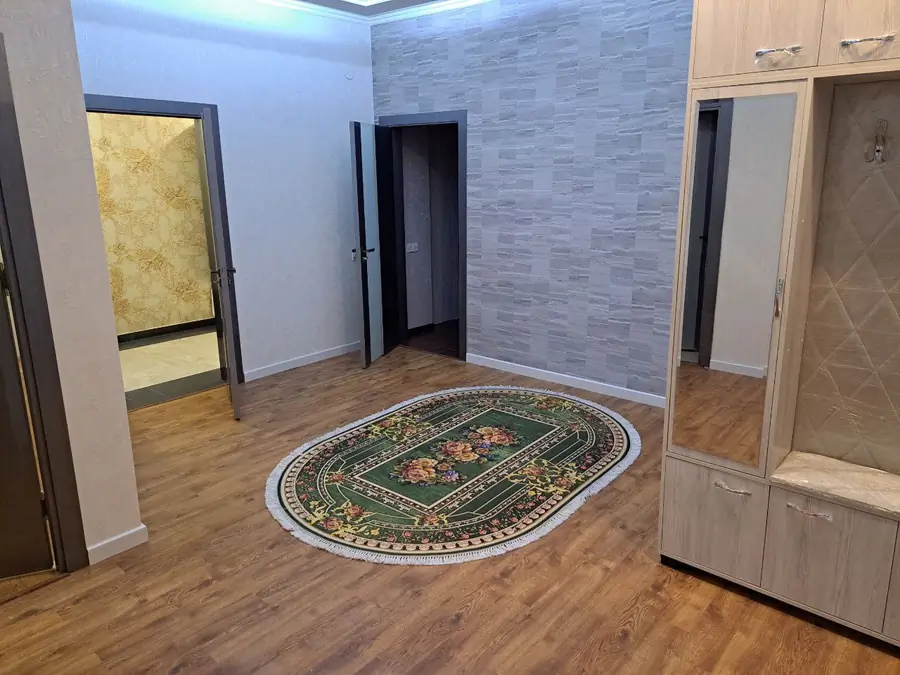 2 xonali kvartira sotiladi − 79 m²