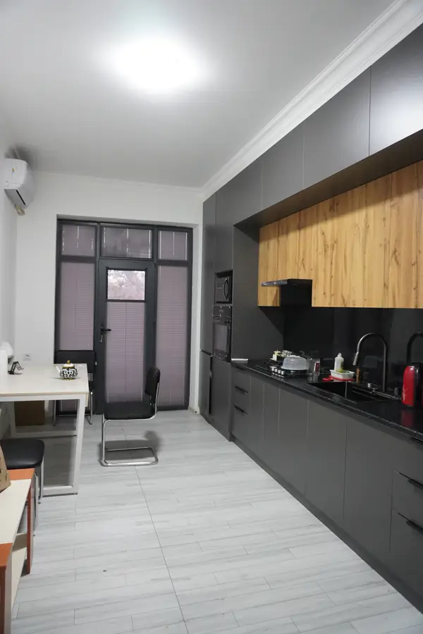Продается 4-комнатная квартира − 117.7 м²