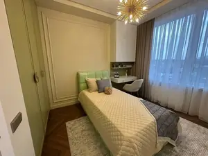 3 xonali kvartira sotiladi − 73 m²