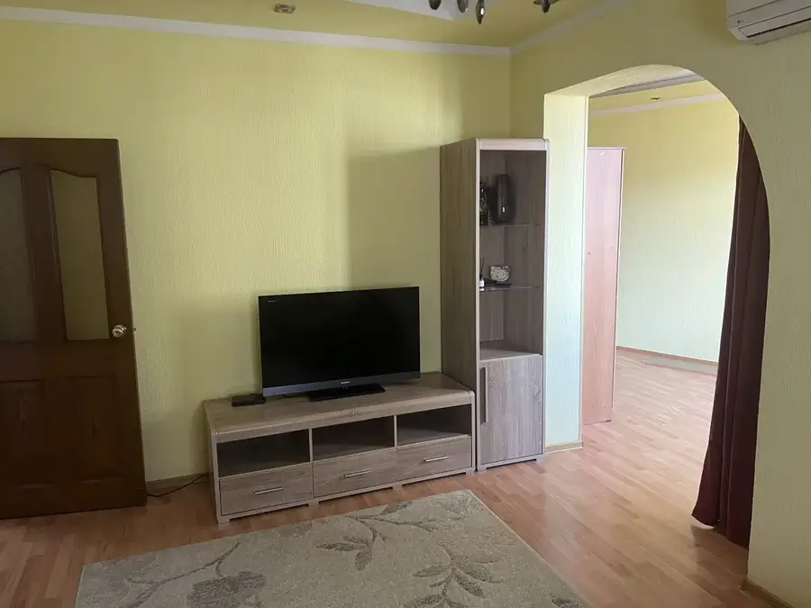 3 xonali kvartira sotiladi − 84 m²