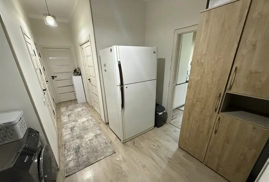 Продается 3-комнатная квартира − 61 м²