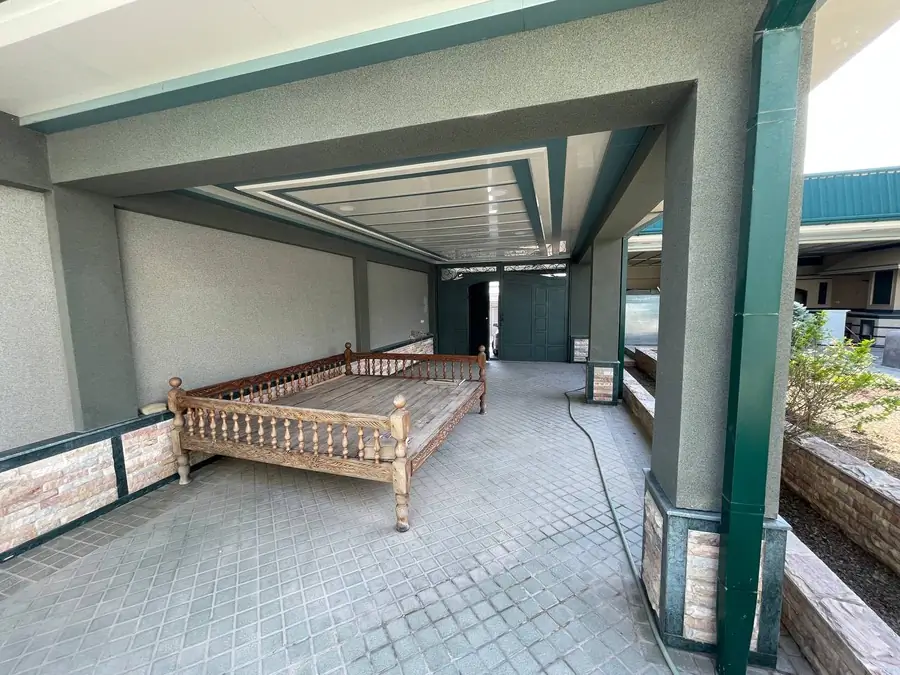 3 qavatli uy sotiladi − 400 m²