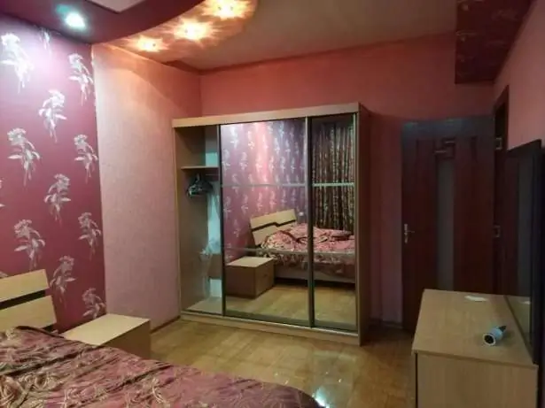 4 xonali kvartira sotiladi − 150 m²