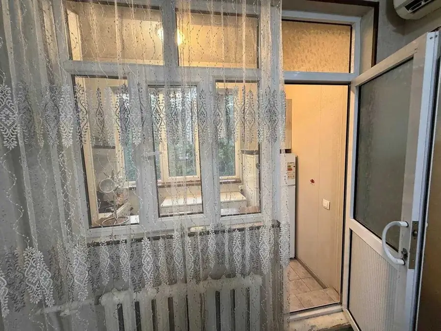 Сдается 2-комнатная квартира − 35 м²