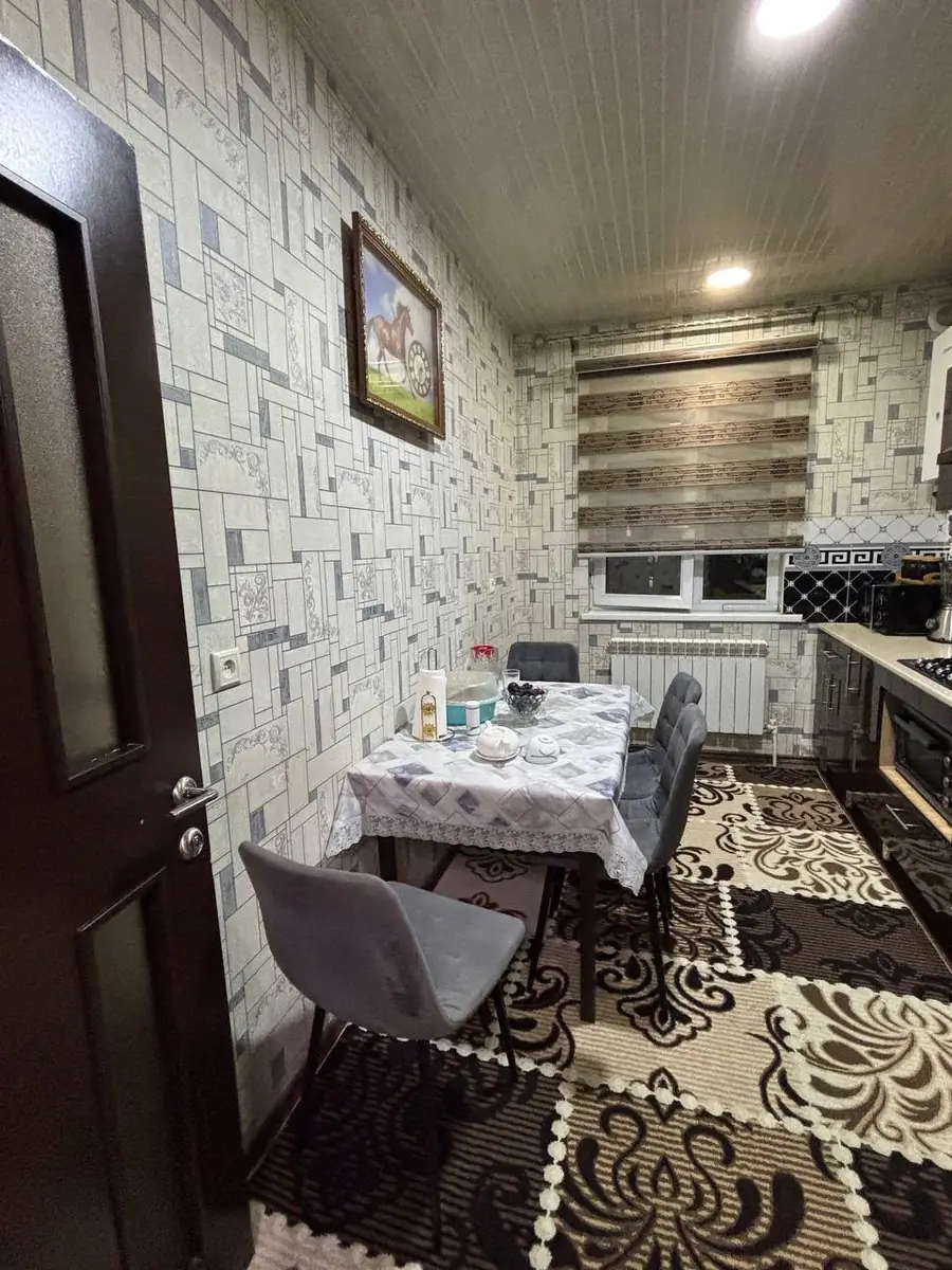 3 xonali kvartira sotiladi − 68 m²
